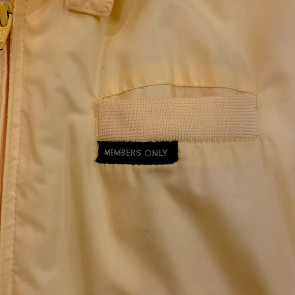 VINTAGE MEMBERS ONLY YELLOW JACKET - Picture 4 of 15